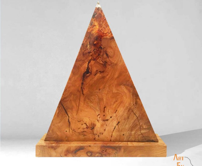 Trophée Pyramide bois et résine sur mesure made in France