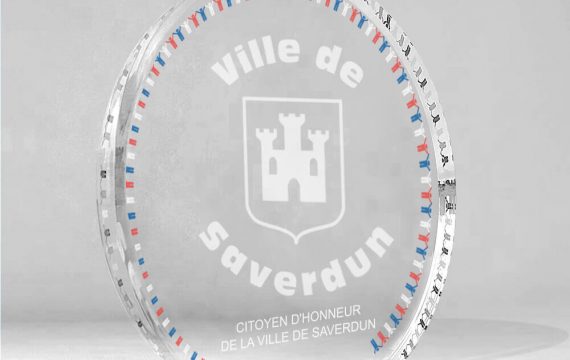 Trophée plexiglas 100% made in France sur mesure deal toys tombstone Mairie