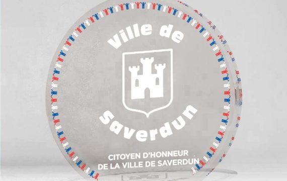 Trophée plexiglas 100% made in France sur mesure deal toys tombstone Mairie