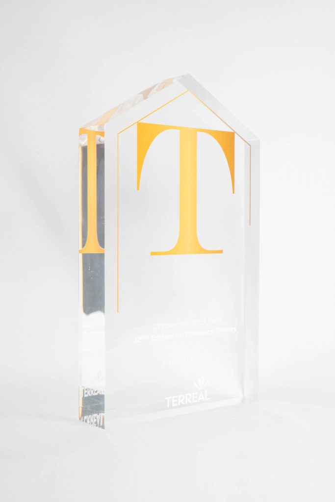 création trophées plexiglas sur mesure