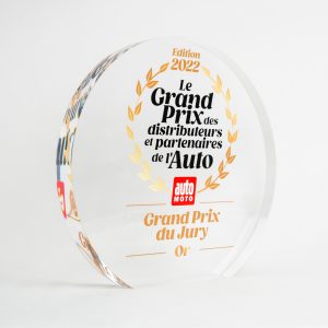 création trophée en verre personnalisé