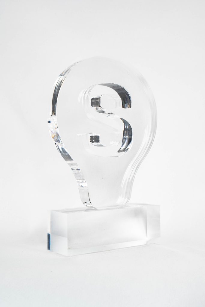 trophée plexiglas incolore