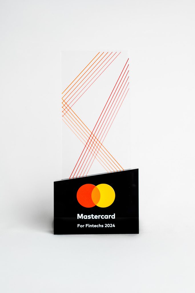 création trophée en plexiglas sur mesure