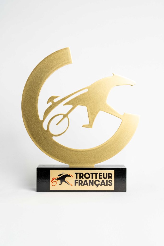 création trophées en métal sur mesure
