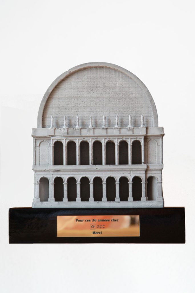 trophées éthiques en béton sur mesure