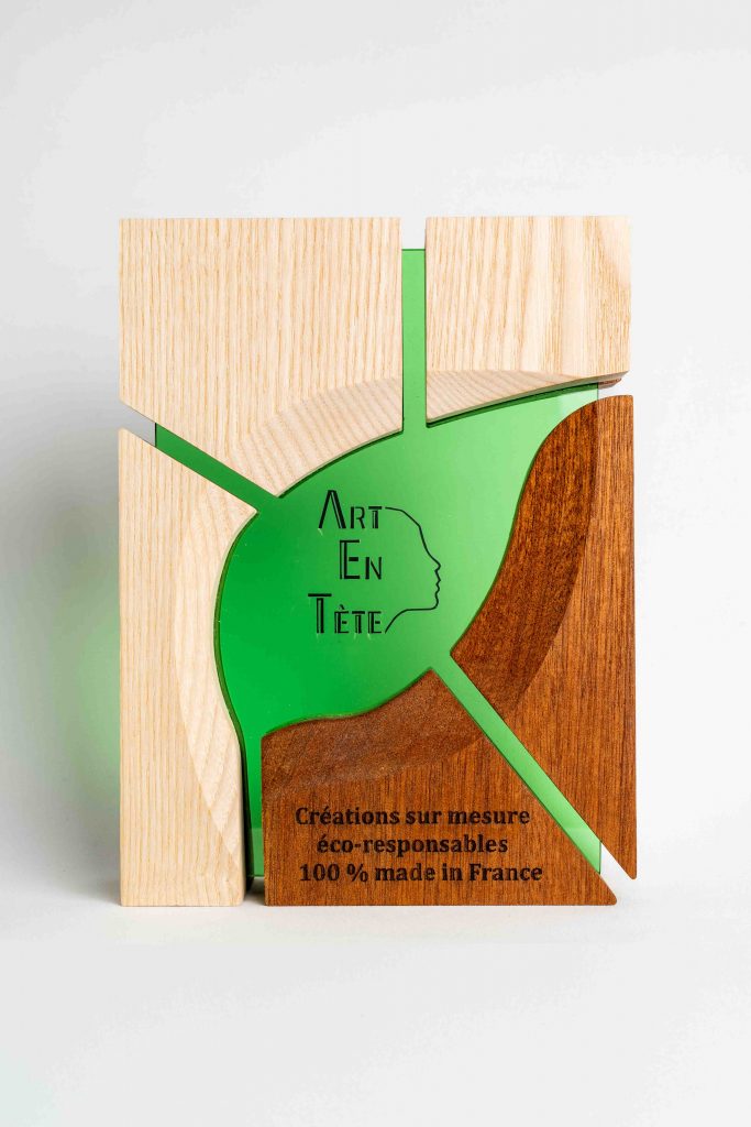 création trophée bois plexiglas sur mesure