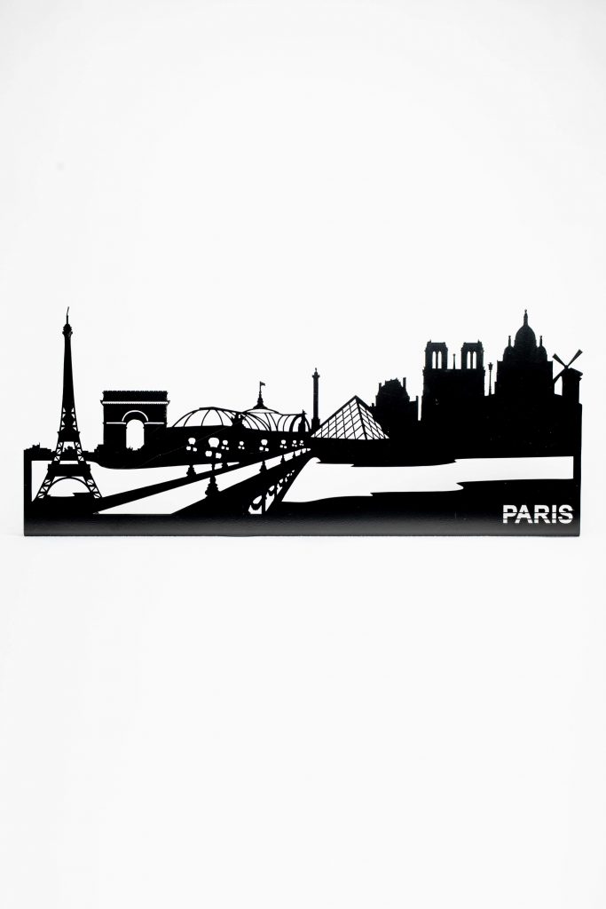 Trophée Skyline Paris en métal sur mesure réalisé pour une convention incentive d'un groupe bancaire, fabrication artisanale Made in France.